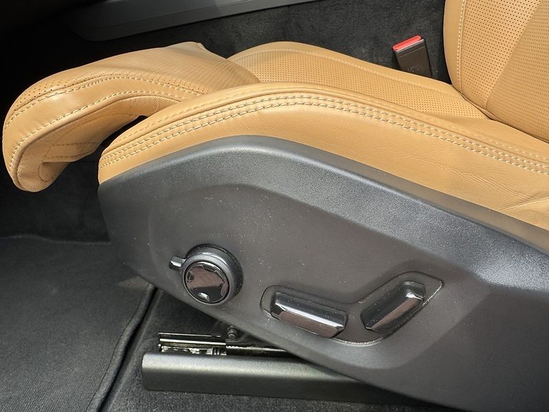Volvo XC60 (2021) 2.0D B4 AWD Inscription - fotka 29 z 47