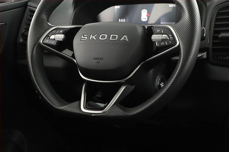 Škoda Karoq (2025) 2.0 TDI, Drive, FullLed - fotka 8 z 17