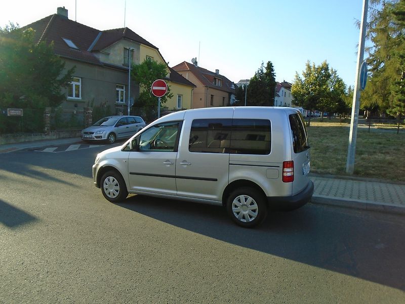 Volkswagen Caddy (2013) 1.6 TDI, 5.Míst, Klima - fotka 11 z 24