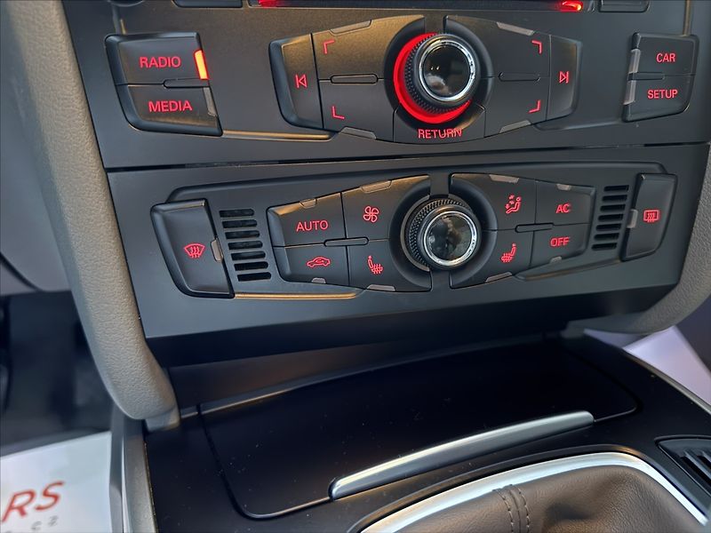 Audi A4 2,0   TDI B8 1.MAJITEL BI-XEN - fotka 18 z 43
