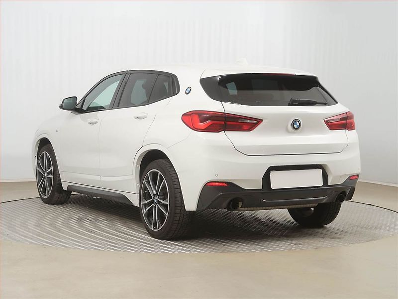 BMW X2 (2018) M Paket xDrive25d - fotka 4 z 17