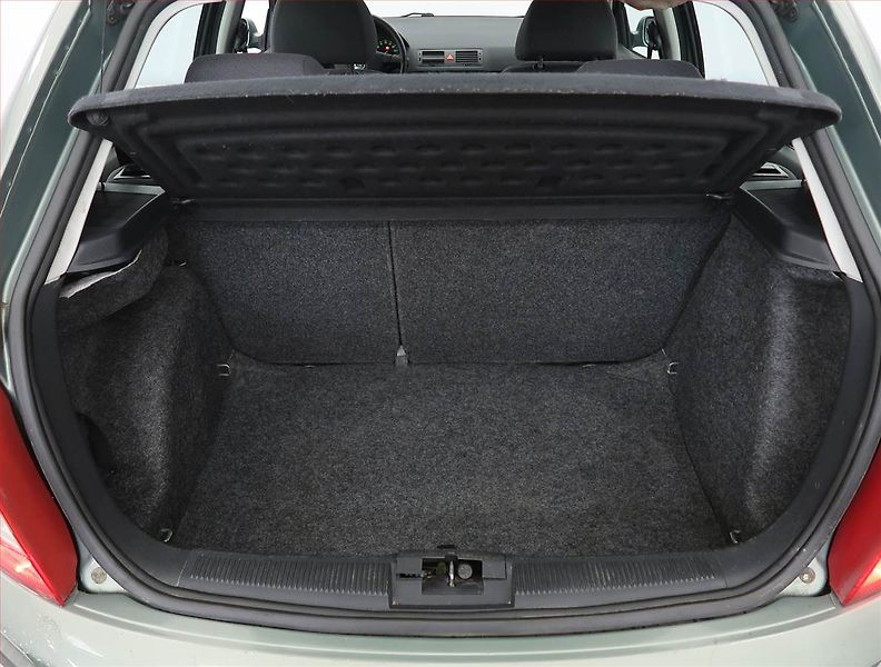 Škoda Fabia (2002) 1.4, Tažné, zamluveno - fotka 13 z 14