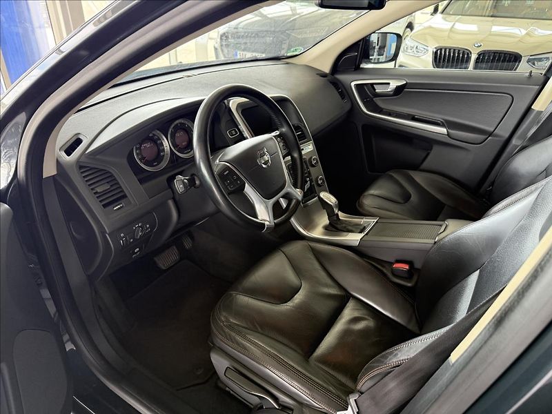 Volvo XC60 2,0   SERVISNÍ KNÍŽKA - fotka 7 z 23