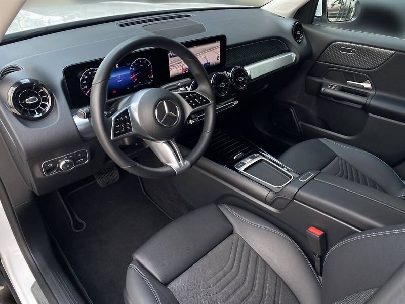 Mercedes-Benz GLB (2025) 220 4MATIC - fotka 9 z 27
