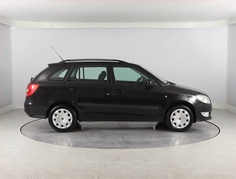 Škoda Fabia (2010) Ambition 1.2 TSI, oblíbený vůz - fotka 6 z 18