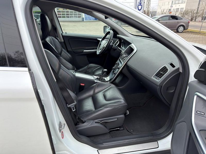 Volvo XC60 2.0 D3 110 kW OCEAN RACE - fotka 10 z 19