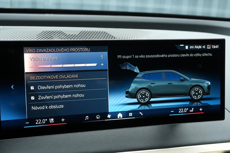 BMW iX 40, SoH 96,8%, SkyLounge,Tažné - fotka 21 z 37