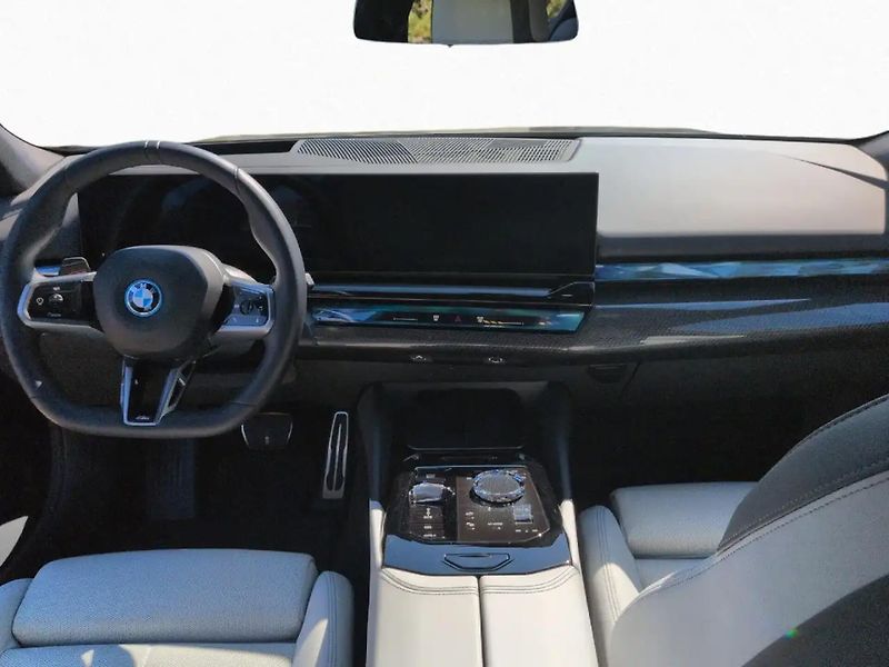 BMW i5 xDrive40 M-Sport Pro HuD B&W - fotka 9 z 9