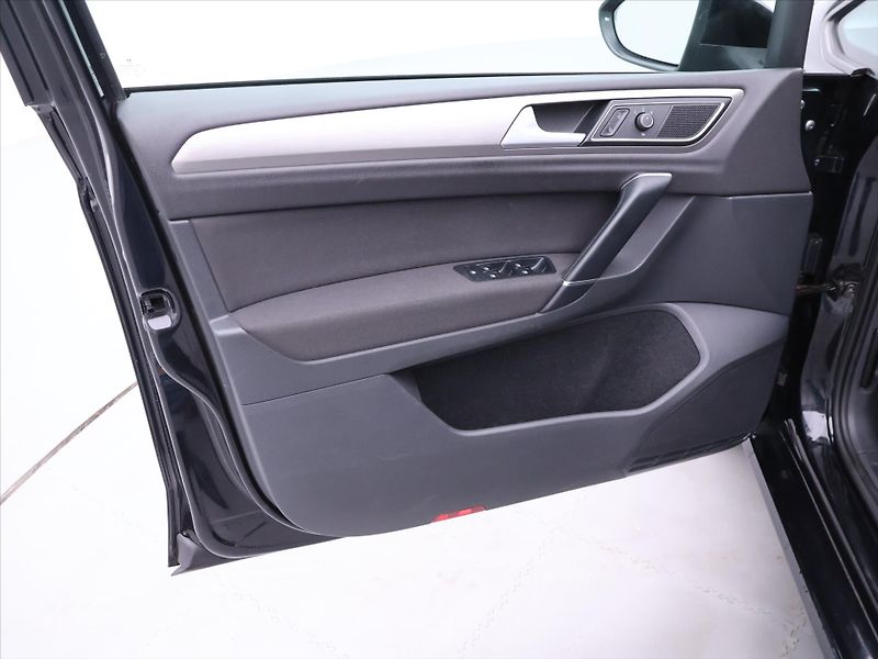 Volkswagen Golf Sportsvan 1,4 TSI DSG Highline Xenon - fotka 11 z 36