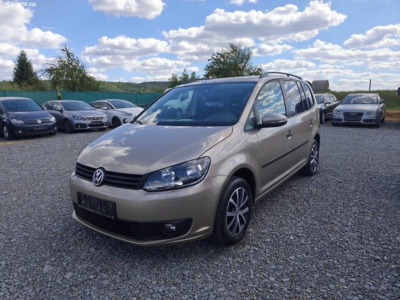Volkswagen Touran (2014) - fotka 11 z 42