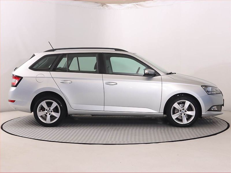Škoda Fabia (2019) Style 1.0 TSI, Serv.kniha - fotka 6 z 23