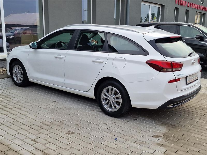Hyundai i30 1.6 CRDi Comfort,ČR,1.Majitel - fotka 7 z 49