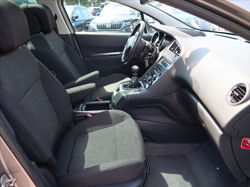Peugeot 5008 2,0 HDi,110kW,NovéČR,7míst - fotka 13 z 31
