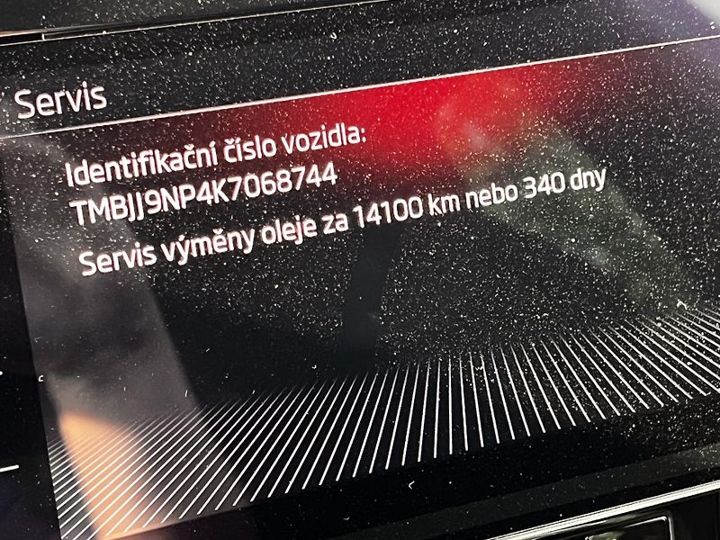 Škoda Superb 2.0 TDi Sportline nez.topeni  - fotka 23 z 23