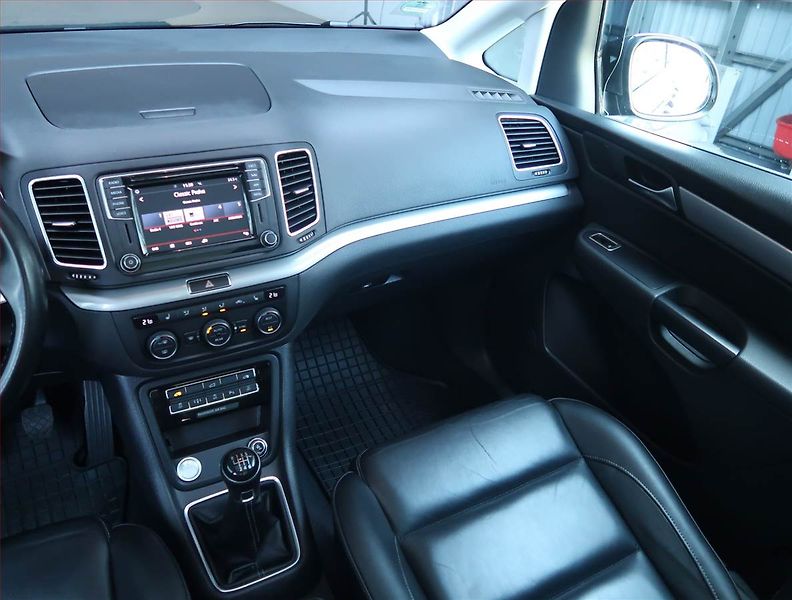 Volkswagen Sharan (2018) Highline 2.0 TDI BMT, 7 míst - fotka 8 z 23