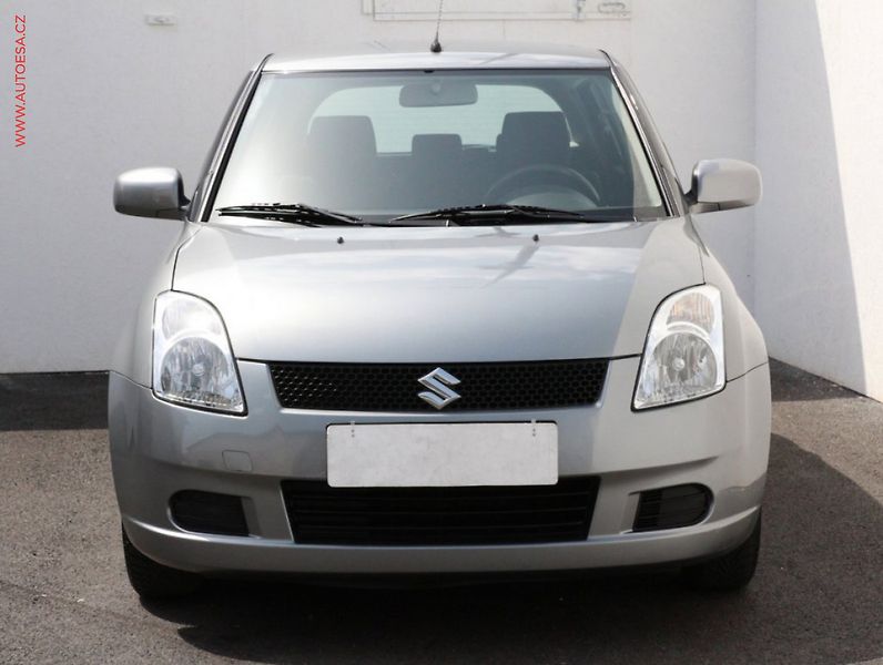 Suzuki Swift (2009) 1.3i, ČR, servis.kniha, AC - fotka 2 z 3