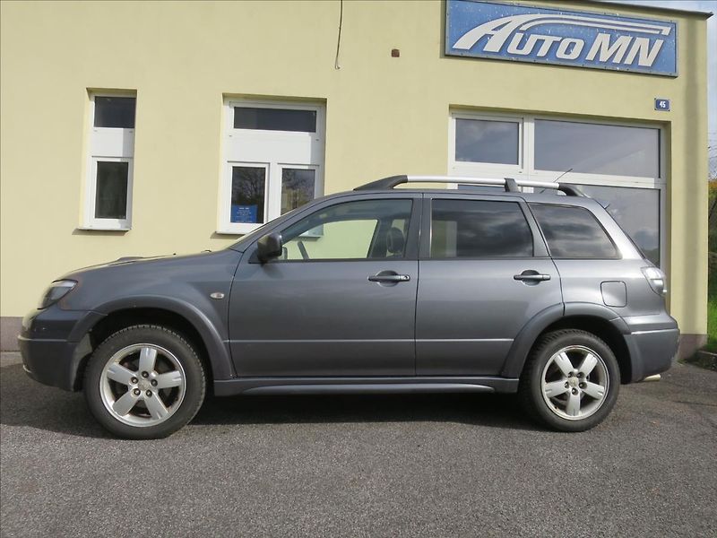 Mitsubishi Outlander 2,0  Turbo - fotka 2 z 24