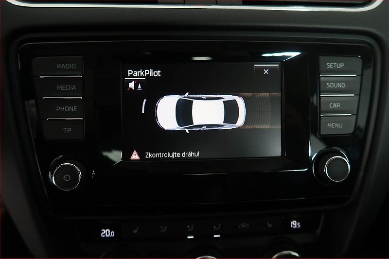 Škoda Octavia (2015) Elegance 1.6 TDI, Tempomat - fotka 17 z 17