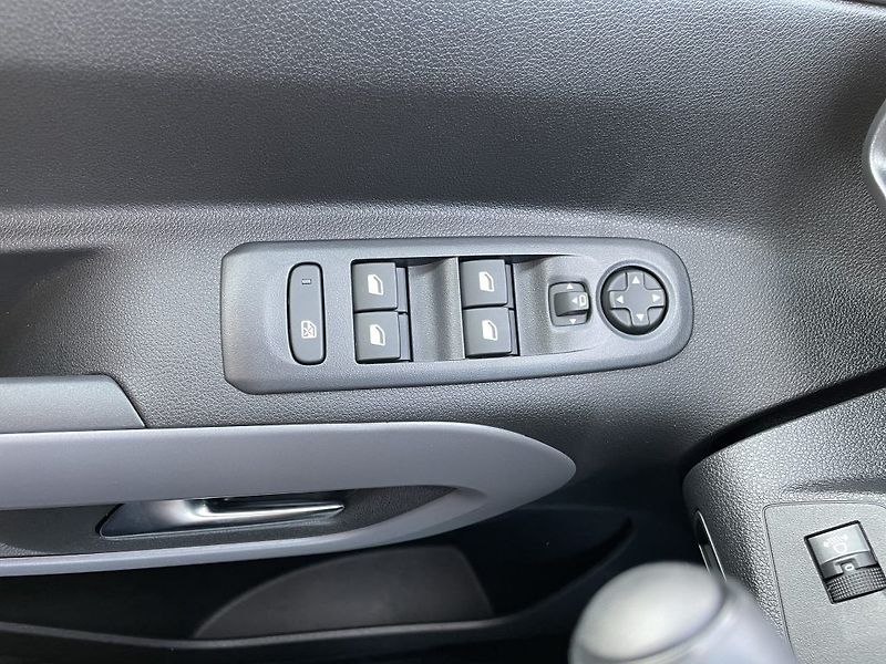 Toyota ProAce City Verso 1.5D 130k Family ODBĚR 11/2026 - fotka 28 z 30