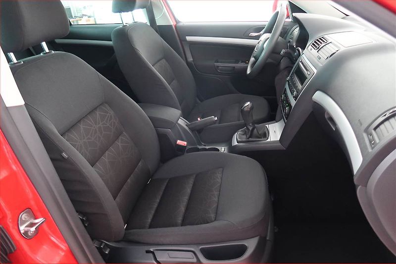 Škoda Octavia (2011) Ambition 1.6 TDI, Tempomat - fotka 9 z 15