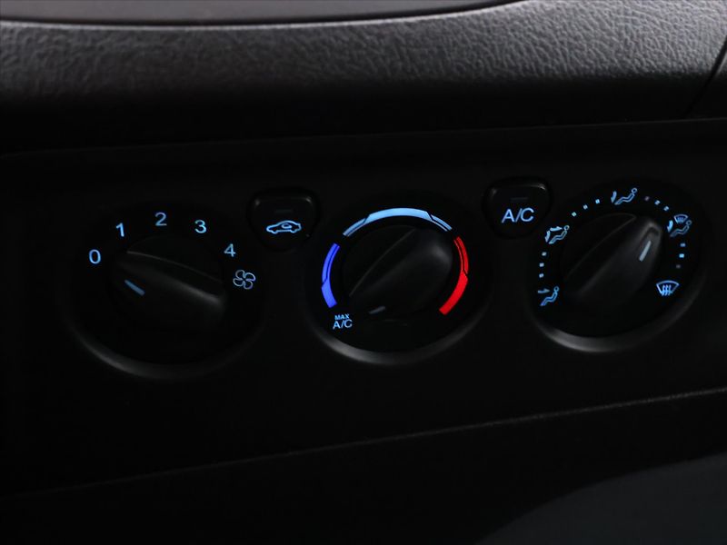 Ford Transit Custom 2,2 TDCI 92kW L2H2 9-Míst DPH - fotka 19 z 27