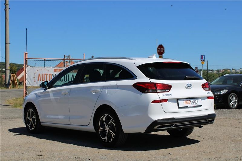 Hyundai i30 1,5 i  SMART, VÝHŘEVY, ČR - fotka 7 z 34