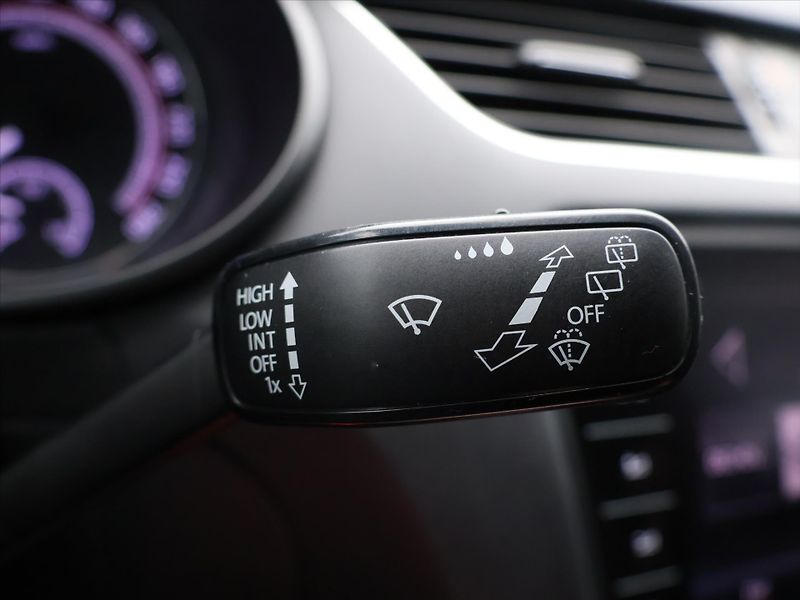 Škoda Octavia RS 2,0 TDI 135kW Aut.klima Nav - fotka 17 z 31