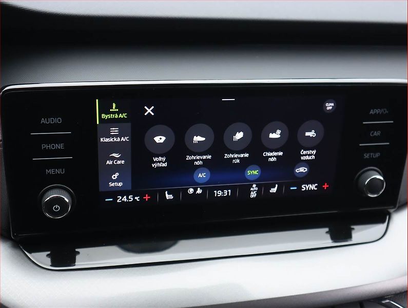 Škoda Octavia (2021) Ambition 1.5 TSI, Tempomat - fotka 18 z 20
