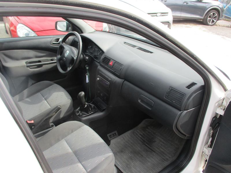 Škoda Octavia (2007) combi 1,6 - fotka 5 z 11