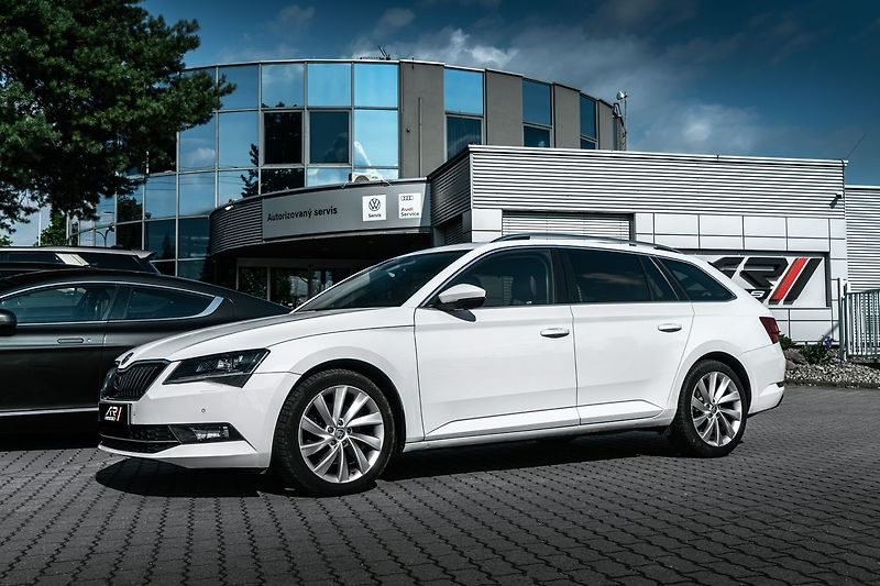 Škoda Superb Combi 2,0TDI 4x4 DSG Style Can - fotka 20 z 20