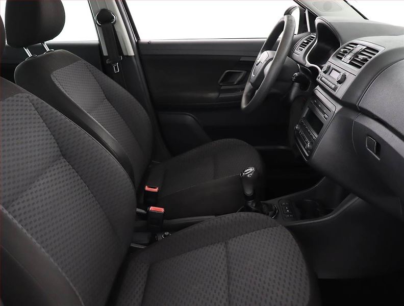 Škoda Fabia (2010) Ambition 1.2 TSI, oblíbený vůz - fotka 9 z 18