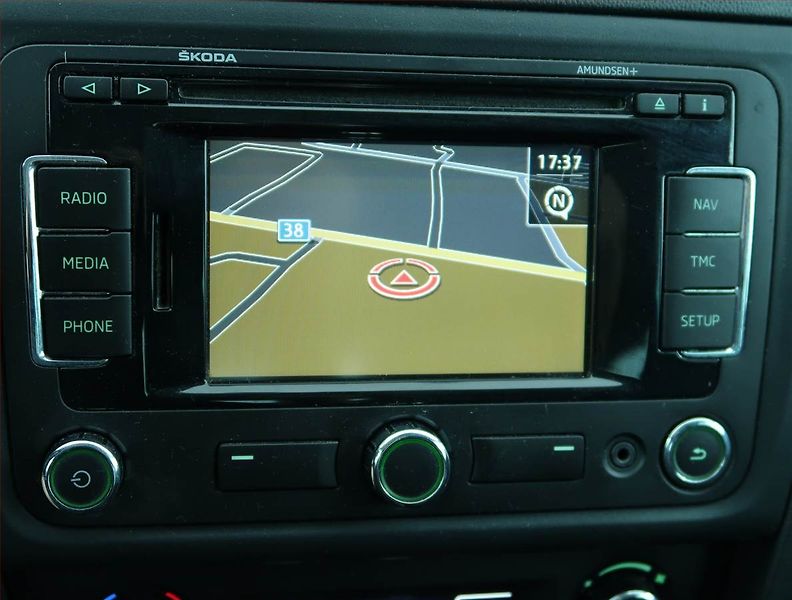 Škoda Rapid (2013) Ambition 1.6 TDI, Serv.kniha - fotka 16 z 17