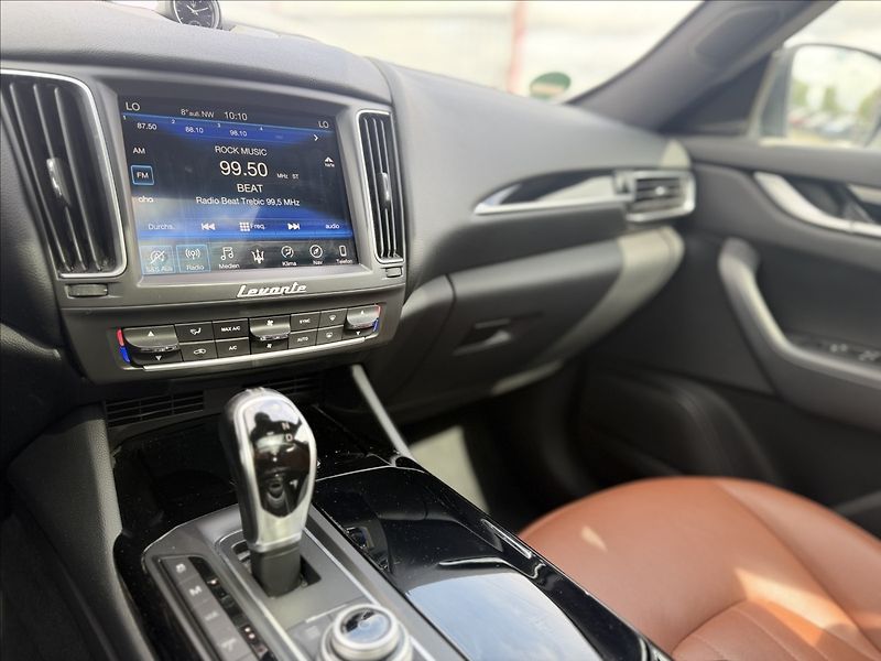 Maserati Levante 3,0 Q4 A/T 202kW - fotka 13 z 31