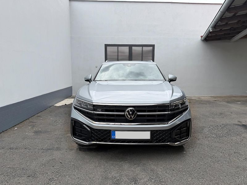 Volkswagen Touareg R-Line V6 3.0 TDI - fotka 2 z 12