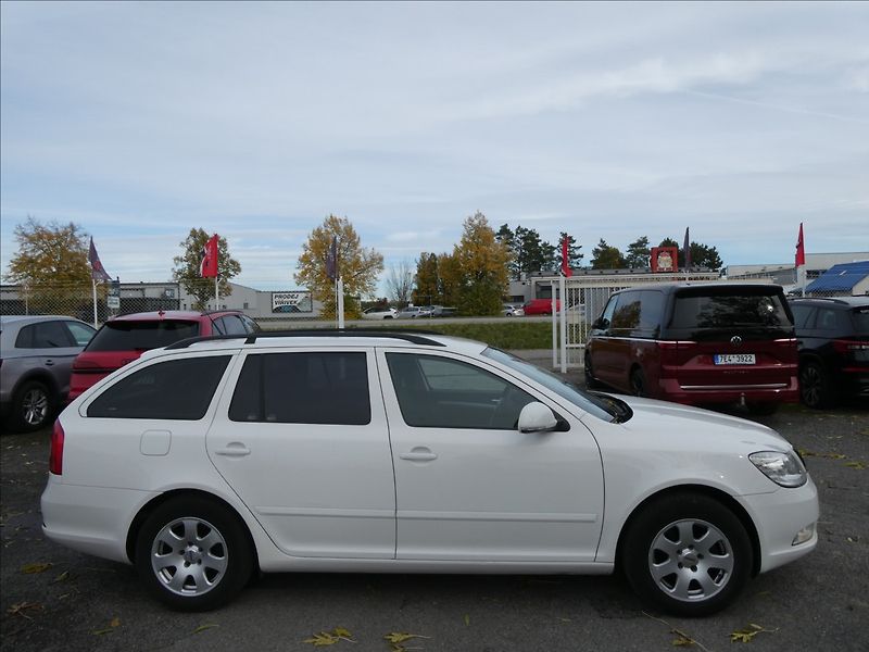 Škoda Octavia 1,6 TDi 77kW 2x kola, závěs - fotka 10 z 30