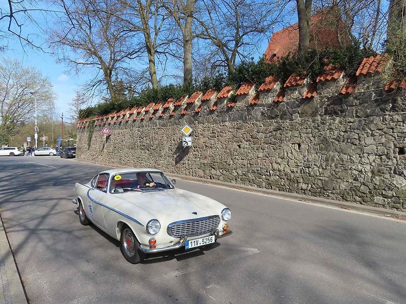 Michal a Jonáš Pavlíčkovi na startu. Rallye Spring Classic startovalo v sobotu 12. dubna dopoledne z jihočeského Tábora. Na trasu 231 kilometrů vyrazilo 100 posádek.