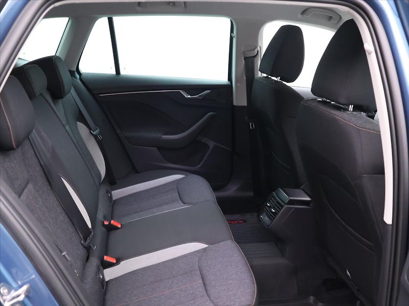 Škoda Kamiq 1.0 TSI 81kW DSG CZ Style DPH - fotka 12 z 33