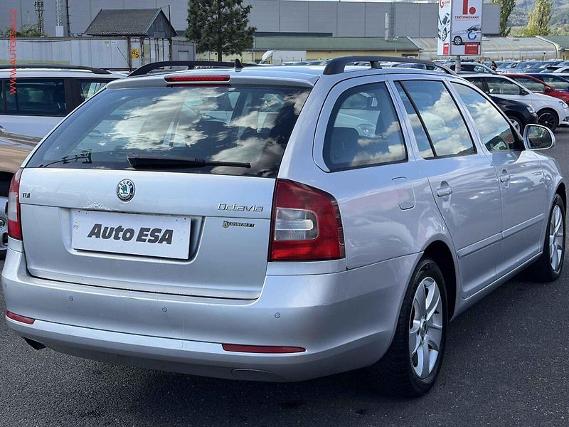 Škoda Octavia (2012) 1.6 TDi, ČR, AC - fotka 4 z 15