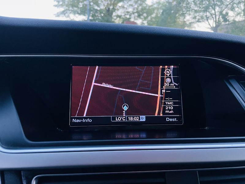 Audi A4 2.0TDI MAN VÝHŘEV SERVISKA LED - fotka 36 z 41