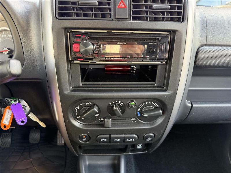 Suzuki Jimny 1,3 4x4 KLIMA TOP STAV - fotka 15 z 20