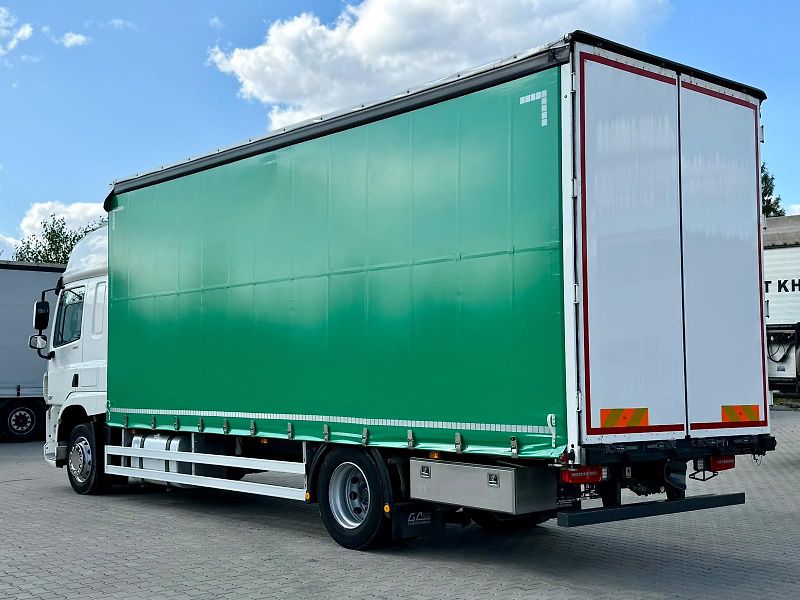 DAF CF 320 4x2 plachtová nástavba - fotka 3 z 11
