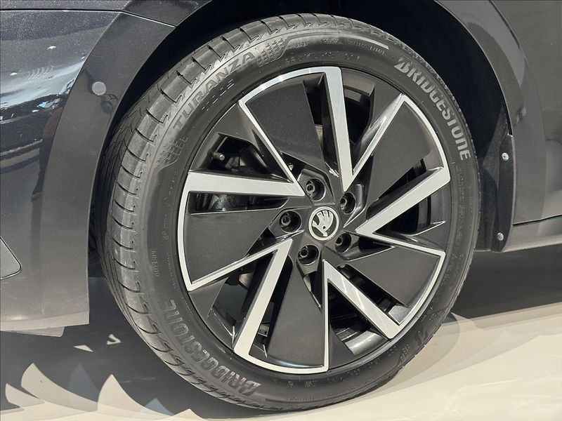 Škoda Octavia 1,4 TSi  iV DSG Style Virtual - fotka 6 z 49