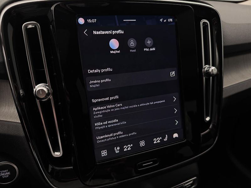Volvo XC40 B4 AWD ULTIMATE CZ - fotka 42 z 49