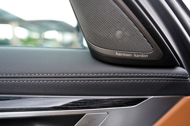 BMW Řada 7 730d xDrive/9AT/Lasery - fotka 44 z 44