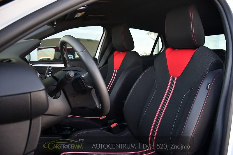 Opel Corsa 1.2T 96kW GS AUTOMAT - fotka 11 z 51