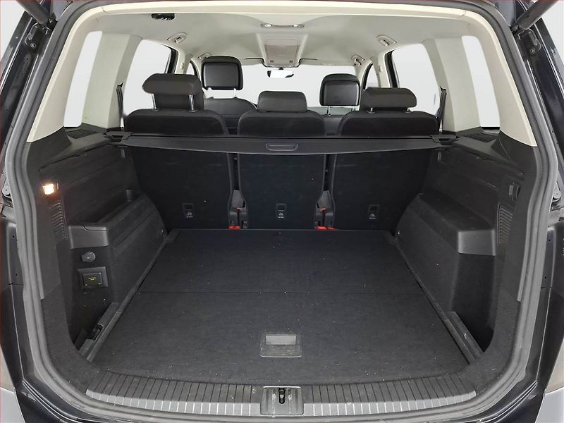 Volkswagen Touran (2018) 2.0 TDI, Serv.kniha, Navi - fotka 14 z 19