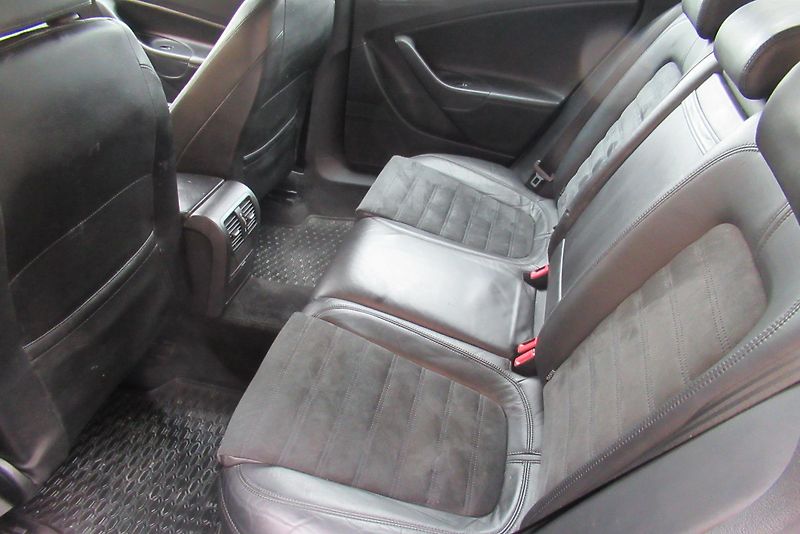 Volkswagen Passat 2.0 TDi AUT. KLIMA TEMPOMAT - fotka 13 z 16