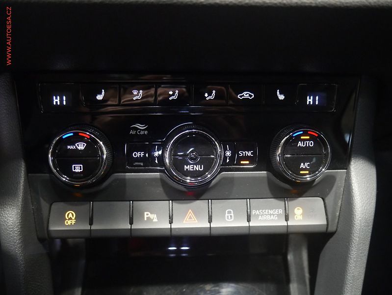 Škoda Karoq (2018) 1.5 TSi, ČR, LED, AC - fotka 19 z 24