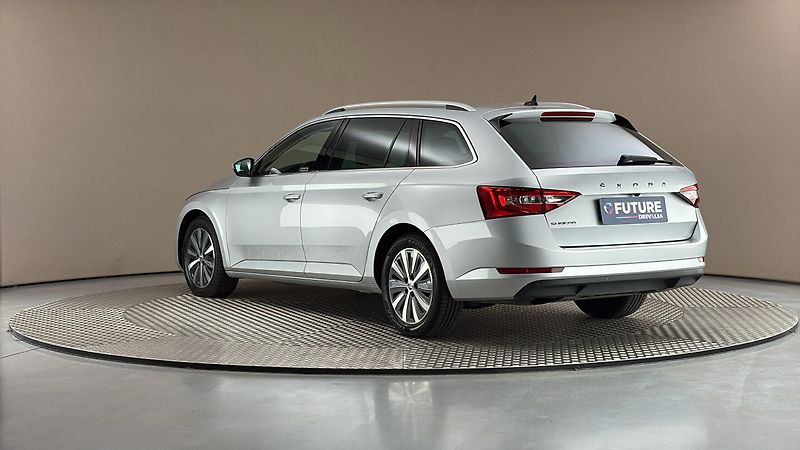 Škoda Superb 2.0 TDI DSG Style Combi - fotka 2 z 28