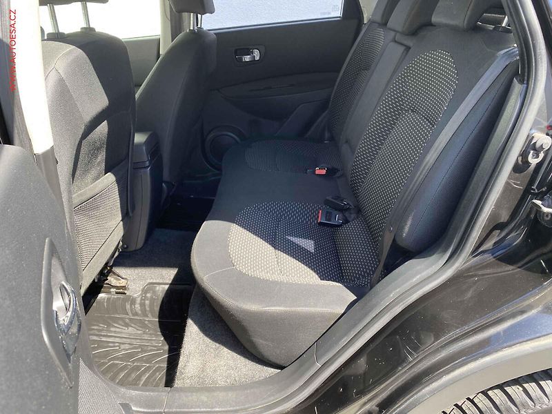 Nissan Qashqai (2010) 2.0dCi 4x4, 2.maj,ČR, I-Way - fotka 10 z 16
